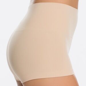 NWT SPANX S Everyday Shaping Boyshorts Panty Shapewear Soft Nude Nylon S…